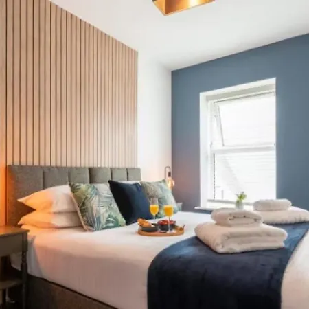 Cosy 1 Bedroom Flat - Wifi - Town Centre - Parking - Flat 4 For Weekly
