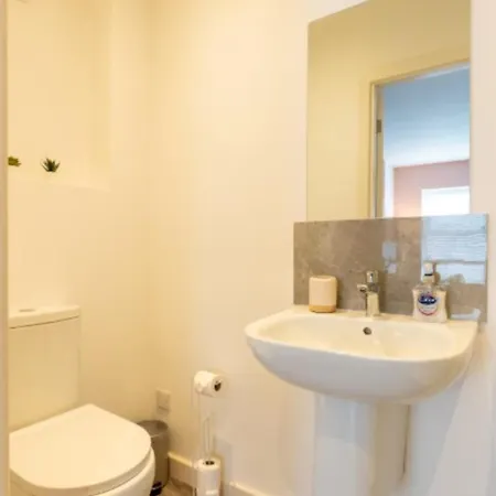 Apartment Cosy 1br Flat - Wifi - Town Center - Parking - For Long Bookings *