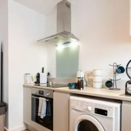 Cosy 1 Bedroom Flat - Wifi - Town Centre - Parking - Flat 4 For Weekly