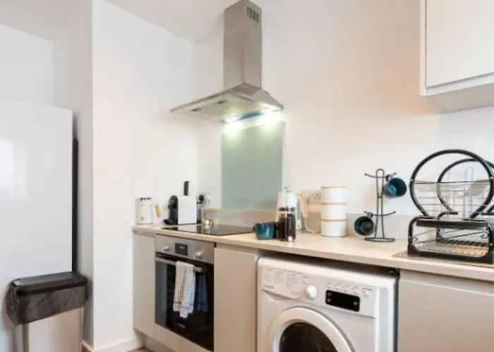 Cosy 1br Flat - Wifi - Town Center - Parking - For Long Bookings